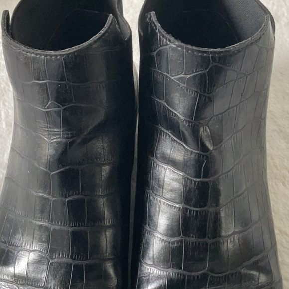 Dolce Vita Black Ankle Boots with Crocodile Texture - Picture 5 of 9